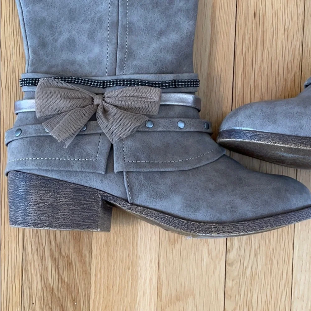 WORN ONCE Olive & Edie TAUPE color